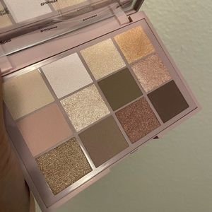 Doll Face Eyeshadow Palette✨